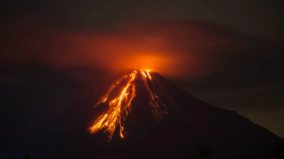 El volcán Colima, en erupción