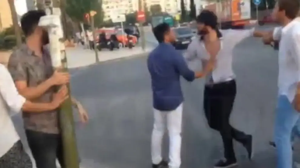 Una captura del vídeo de la pelea de Higuaín