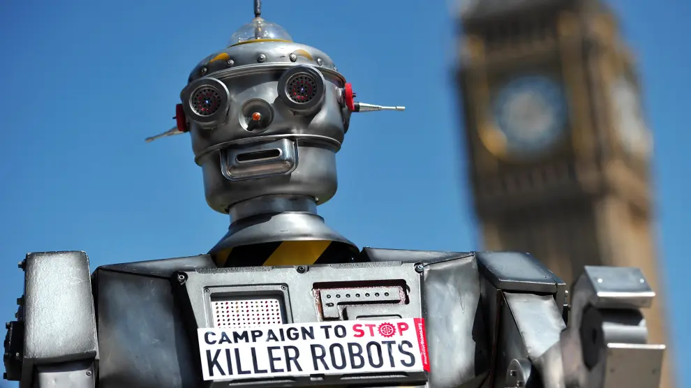 Los rubricantes recalcan que la inteligencia artificial militar "no sería beneficiosa para la humanidad".