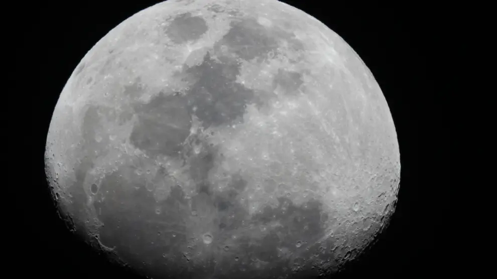 El asteroide que creó el cráter Oriental impactó a 15 kilómetros por hora contra la Luna.