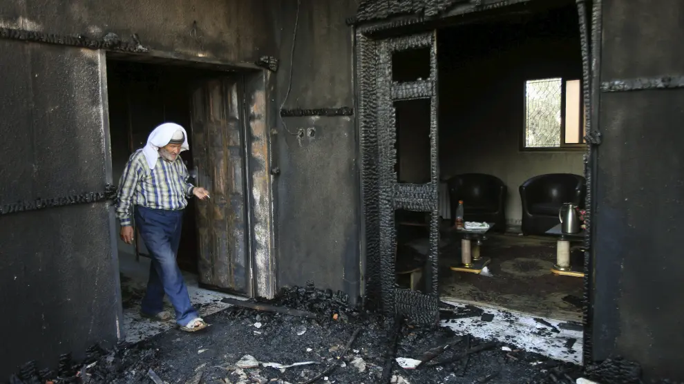 Un grupo de supuestos colonos extremistas lanzaron cócteles molotov contra dos viviendas palestinas.