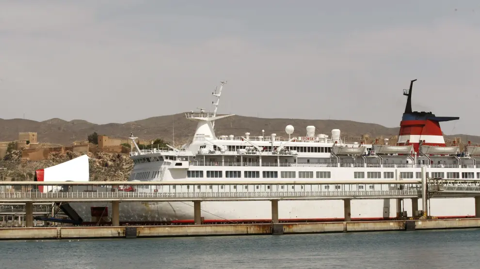 Imagen del puerto de Almería donde este domingo atracó el Ferry que hacia la ruta Melilla.