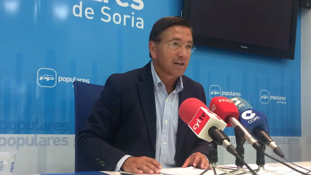 El portavoz popular y senador, Gerardo Martínez, en rueda de prensa.