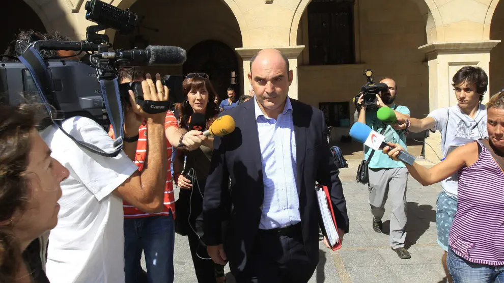 El alcalde de Alcañiz sale del Juzgado de Teruel