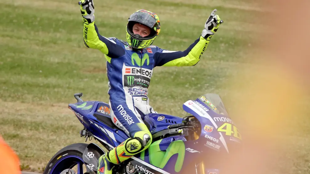 Rossi celebra su victoria en una carrera