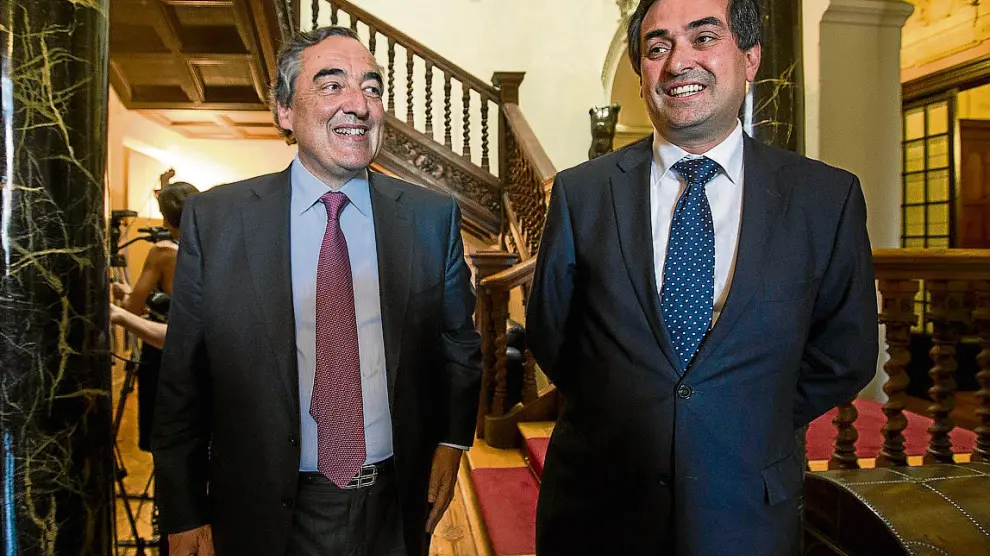 Juan Rosell y Ricardo Mur, presidente de CEOE Zaragoza, ayer en el Palacio de Larrinaga.