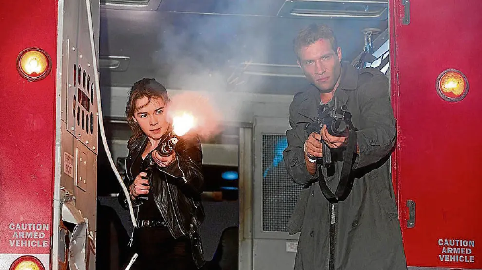Emilia Clarke y Arnold Schwarzenegger, en 'Terminator Génesis'.