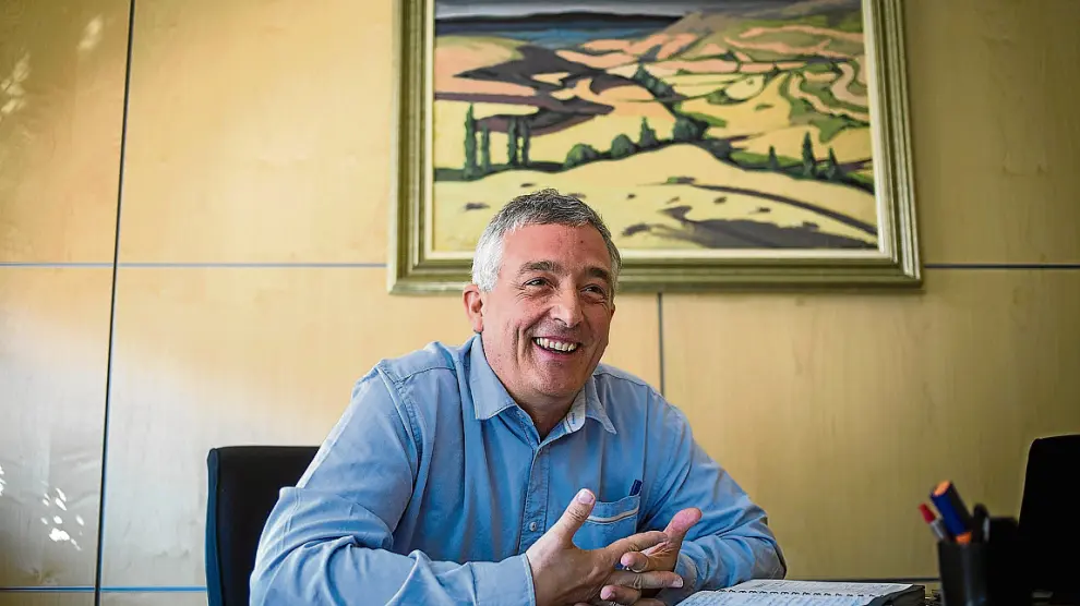 Joaquín Olona, consejero de Desarrollo Rural y Sostenibilidad, en su despacho.
