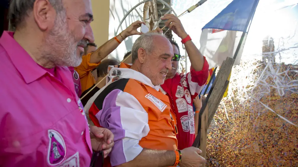 El alcalde de Calatayud, José Manuel Aranda, junto a Antonio Serrano, Peñista del Año.