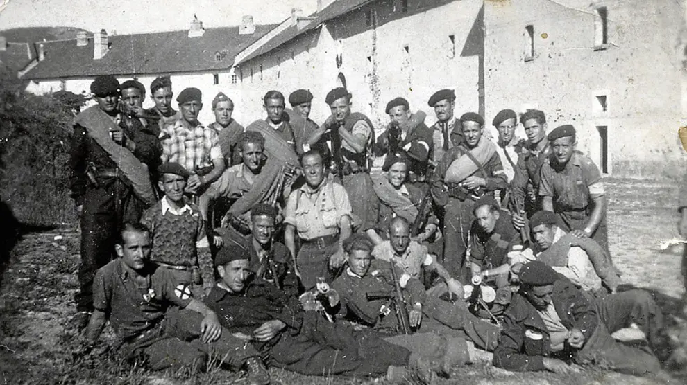 Grupo de la 21ª Brigada antes de cruzar a España en el marco de la operación Reconquista de España.