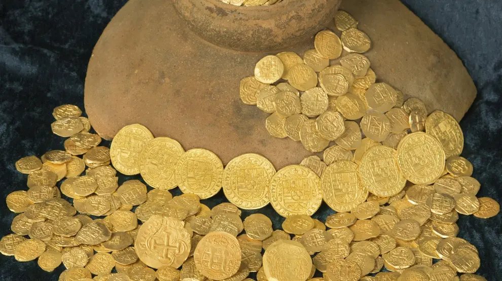 Monedas del tesoro español hallados en aguas de Florida.