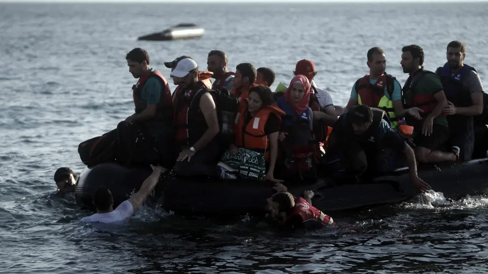 Europa se acerca a 300.000 llegadas de inmigrantes y refugiados a su suelo