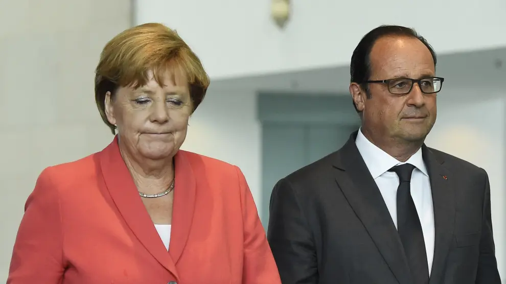 La canciller alemana, Angela Merkel, y el presidente francés, François Hollande durante el encuentro este lunes.