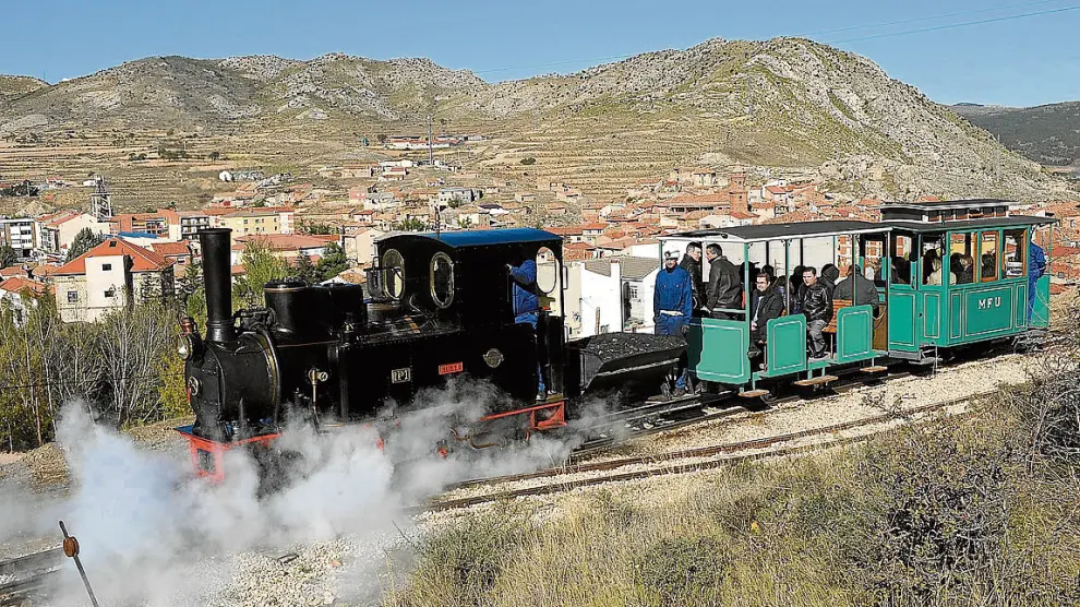 Imagen del tren minero de Utrillas en uno de los viajes por el entorno del Pozo Santa Bárbara.