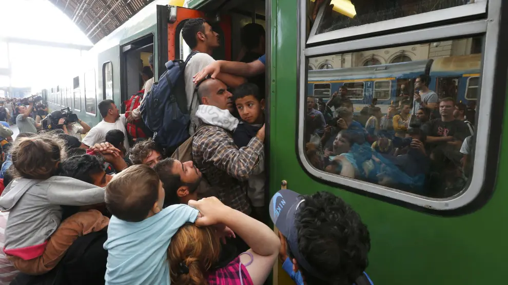 Refugiados sirios en la estación Keleti de Budapest