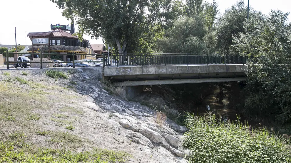 ?Puente de la Fuente de la Junquera, zona en la que se encontró ayer el cadáver del mendigo.