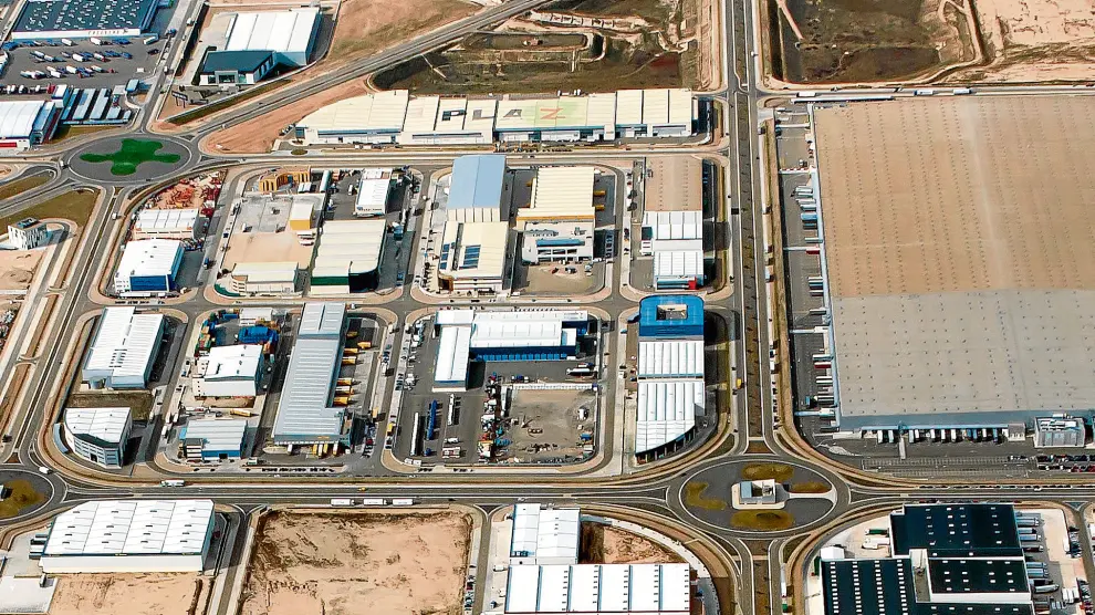 Imagen aérea del gran complejo logístico de Plaza, ubicado junto a la autovía de Madrid.