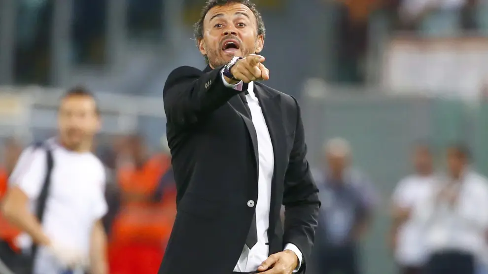 Luis Enrique reacciona durante el partido contra el AS Roma en la Champions League.