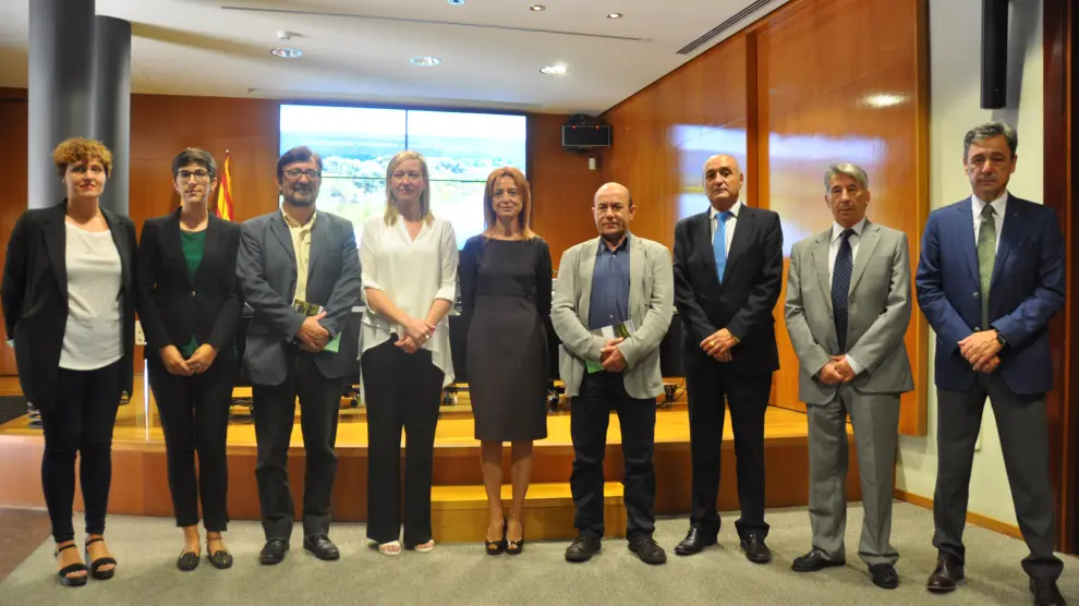 Foto de familia de las principales autoridades presentes en la presentación del informe del CESA.