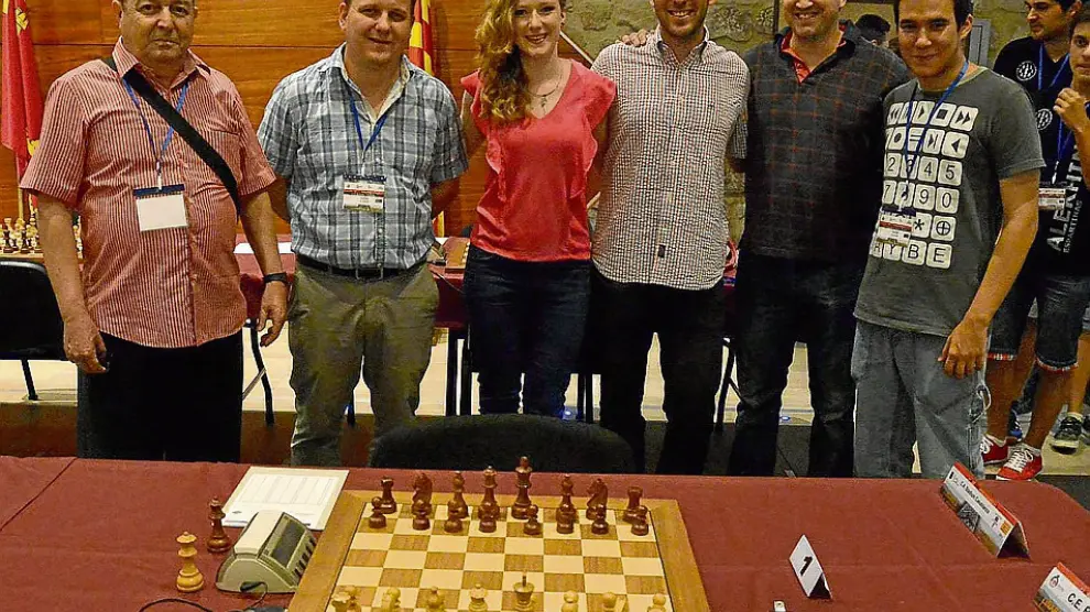 El equipo del Jaime Casas, con su presidente José Antonio Buil (de pie) en Linares.