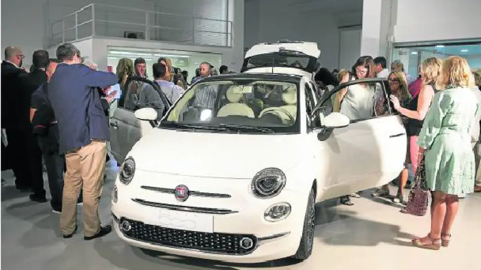 El nuevo Fiat 500 tiene entre sus novedades los faros con luces diurnas de led.