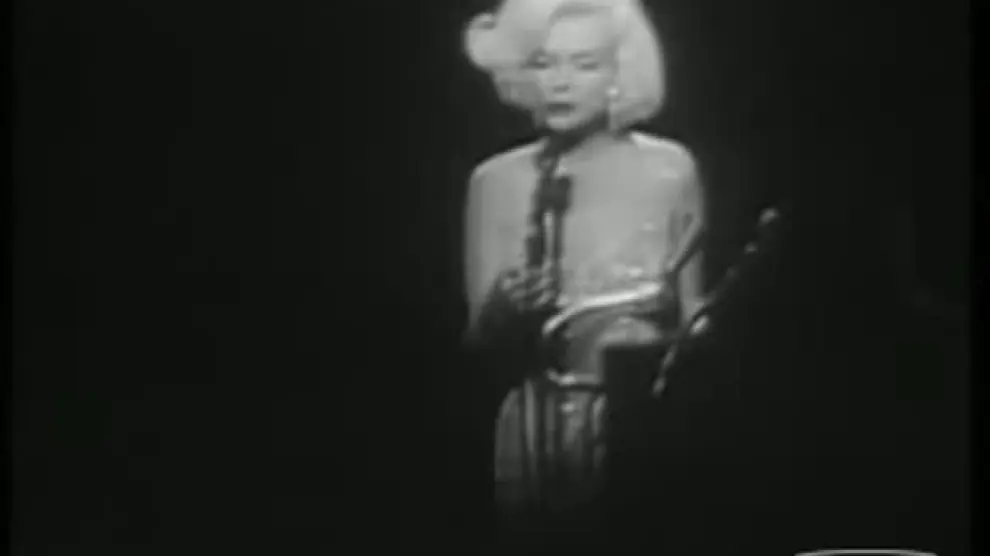 Marilyn Monroe canta 'Happy Birthday to you'