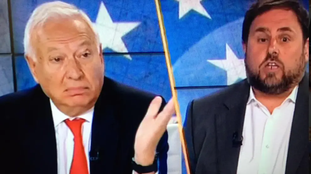 Instantánea del debate entre García-Margallo y Junqueras en el canal 8TV