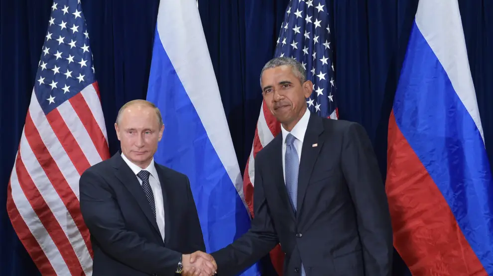 Brack Obama y Vladimir Putin se estrechan la mano en la ONU.