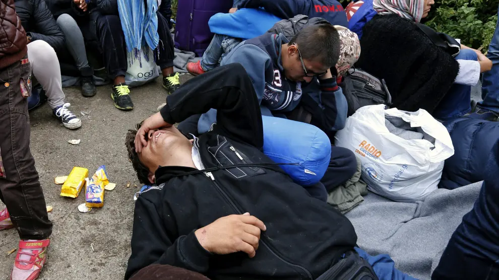 Una imagen de refugiados en la frontera entre Servia y Croacia.