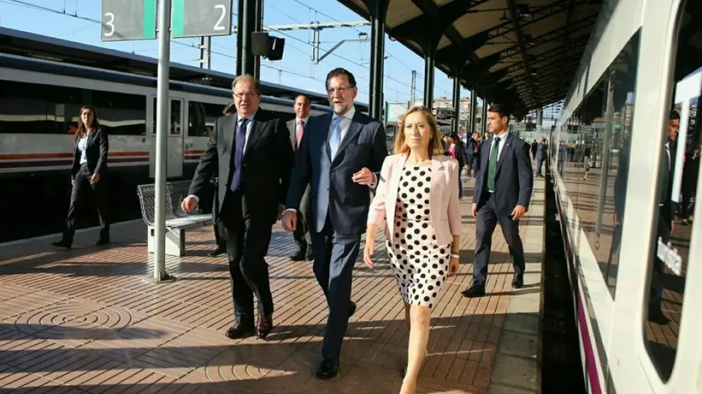 Mariano Rajoy, la ministra de Fomento, Ana Pastor, el presidente de la Junta de CyL, Juan Vicente Herrera, en la parada de Valladolid.