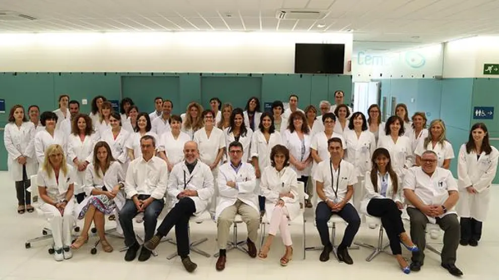 El equipo de científicos que ha participado en un estudio internacional liderado por el Dr. Xavier Montalbán, jefe del Servicio de Neuroinmunología Clínica del Hospital Vall d'Hebron.