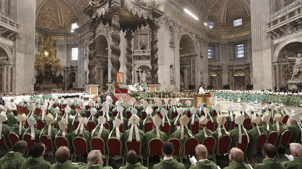 El papa Francisco preside el Sínodo de los Obispos para la Familia.