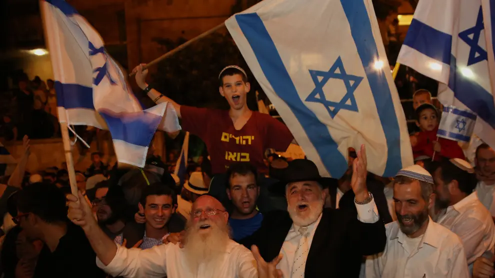 ?Miles de extremistas de derechas protestan ante la residencia de Benjamín Netanyahu
