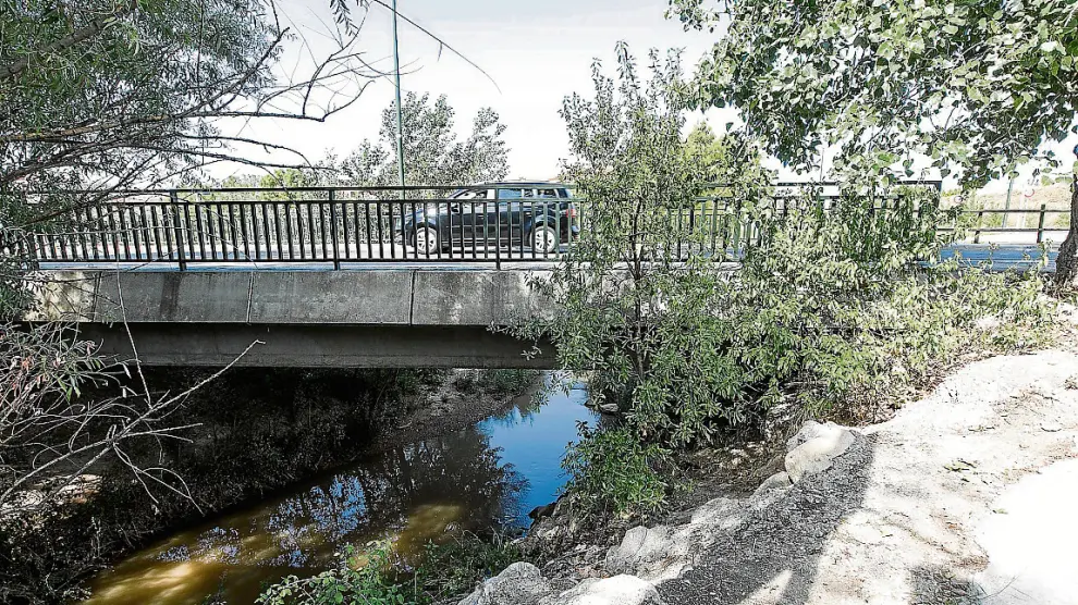 Puente de la Fuente de la Junquera, zona en la que se encontró ayer el cadáver del mendigo.