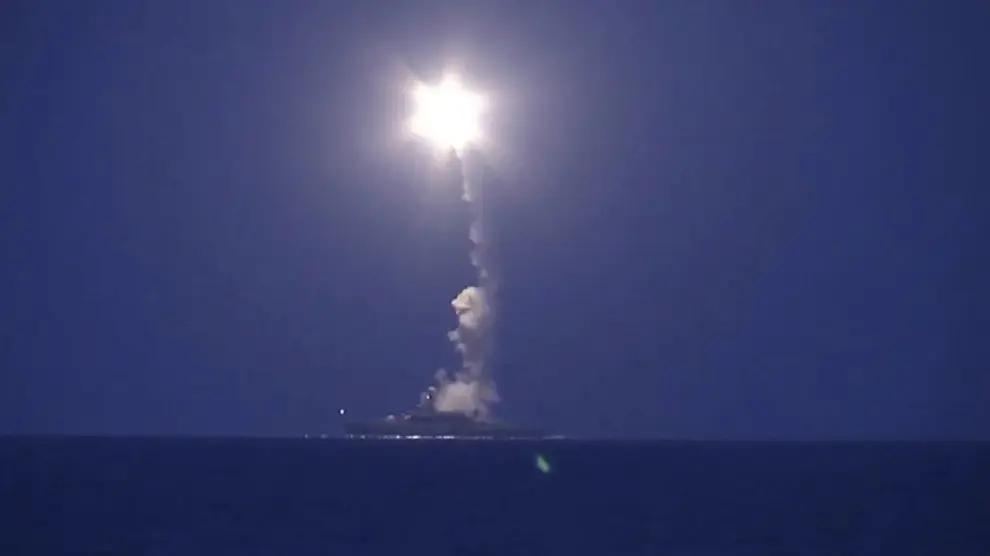 Rusia bombardea posiciones del Estado Islámico en Siria desde buques en el mar Caspio