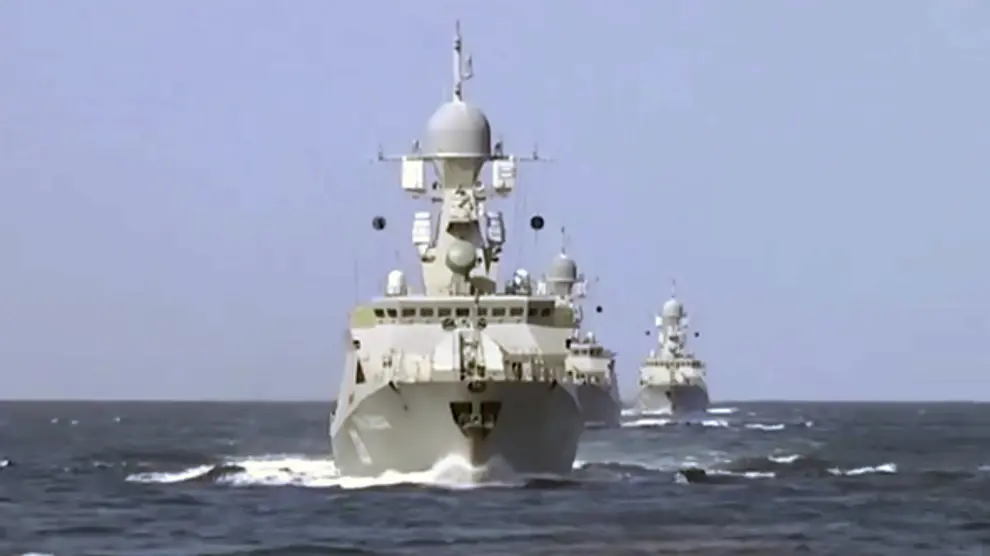 Buque del ejército ruso sobre el Mar Caspio.Fotograma facilitado por el Ministerio de Defensa ruso.