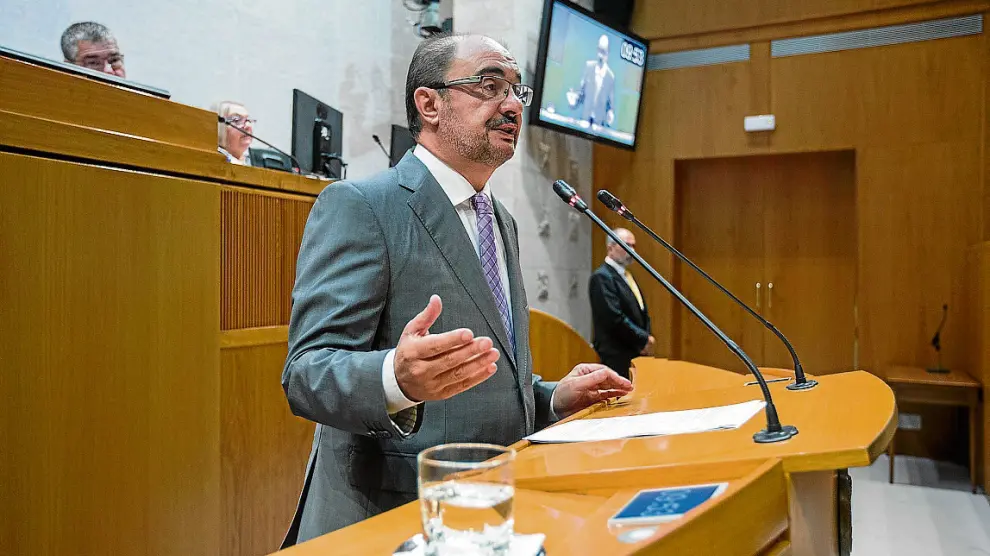 Lambán, ayer, en su intervención en las Cortes para detallar la respuesta a la Generalitat.
