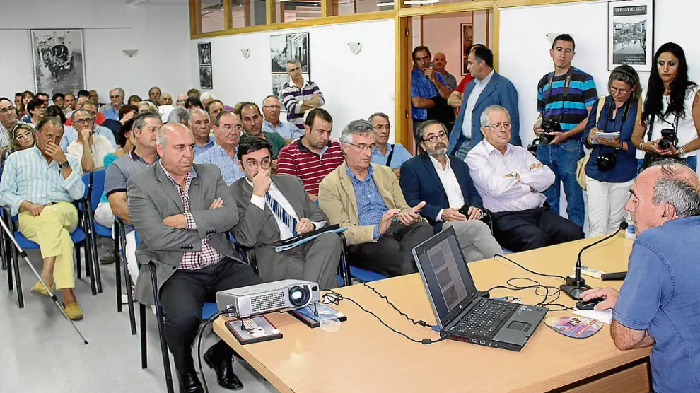 Además de los alcaldes de los municipios ribereños, participaron el consejero de Desarrollo Rural y Sostenibilidad de la DGA, Joaquín Olona; el presidente de la CHE, Raimundo Lafuente, y el vicepresidente de la DPZ, Martin Llanas.