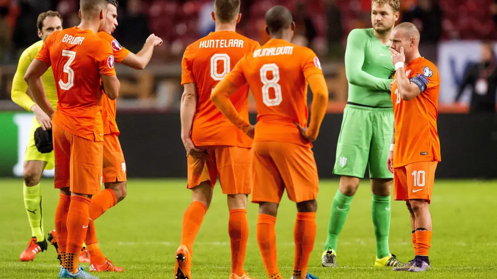 Holanda culmina su fracaso; Turquía y Croacia, directas a la Eurocopa.