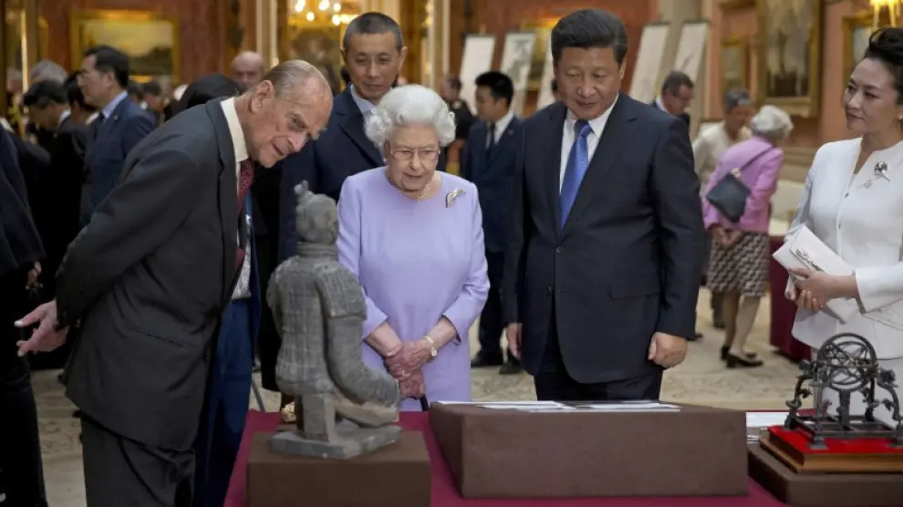 El presidente de China, Xi Jinping, junto a los reyes de Inglaterra.