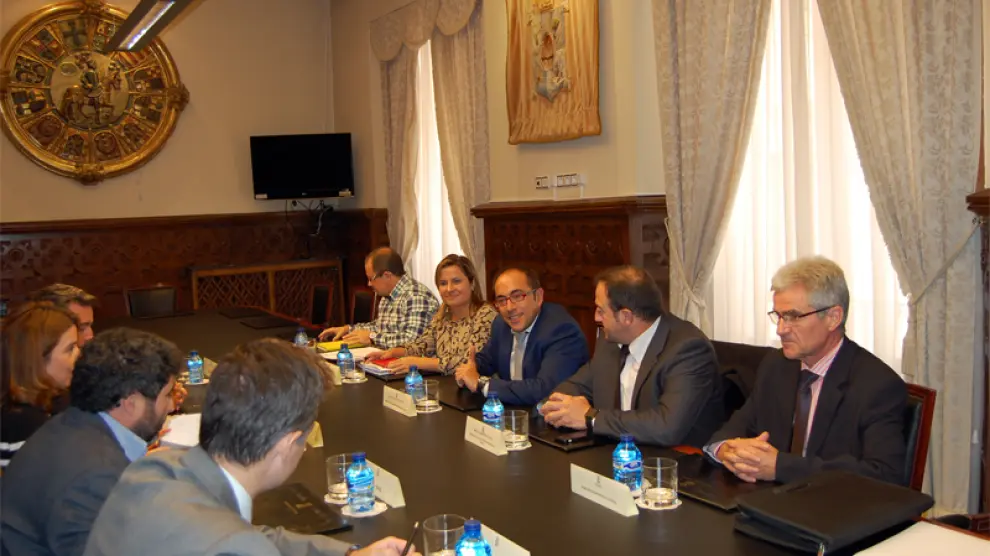 Ambos presidentes de la Diputación de Soria y Teruel también han mantenido un encuentro con los agentes sociales y económicos.