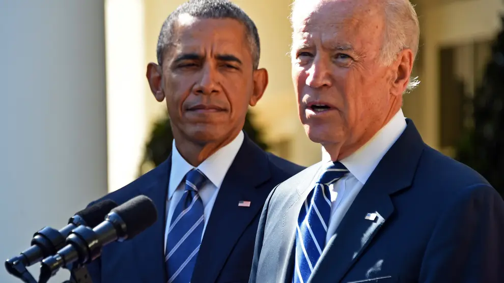 Joe Biden junto a Obama.