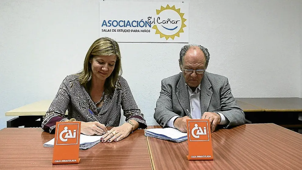 Firma de la colaboración entre la Fundación CAI y El Cañar.