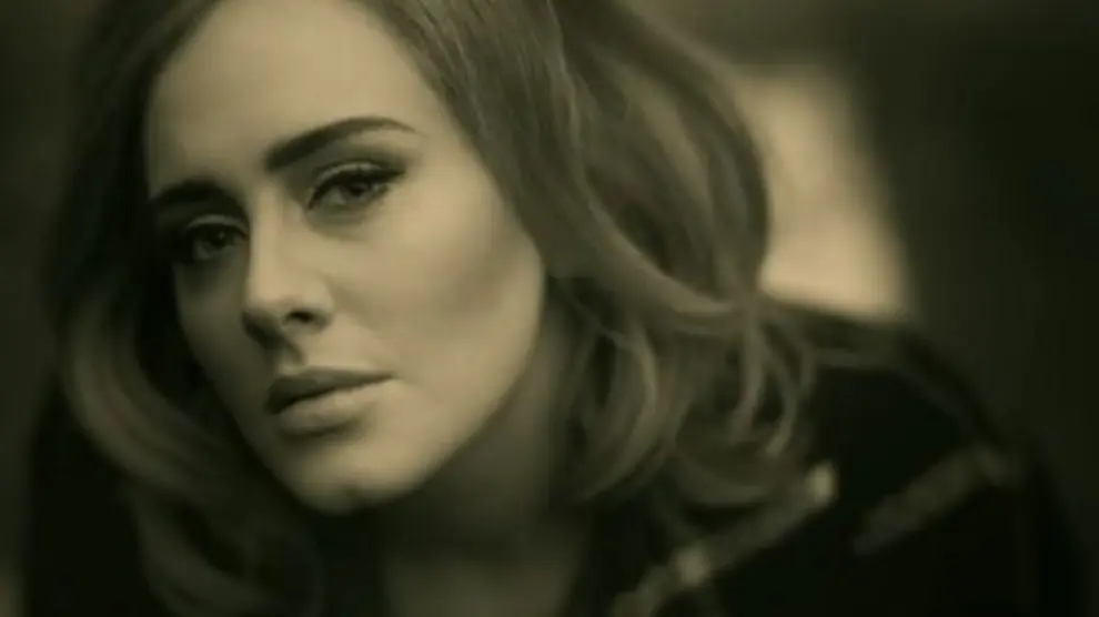 Adele, en el videoclip de 'Hello'.