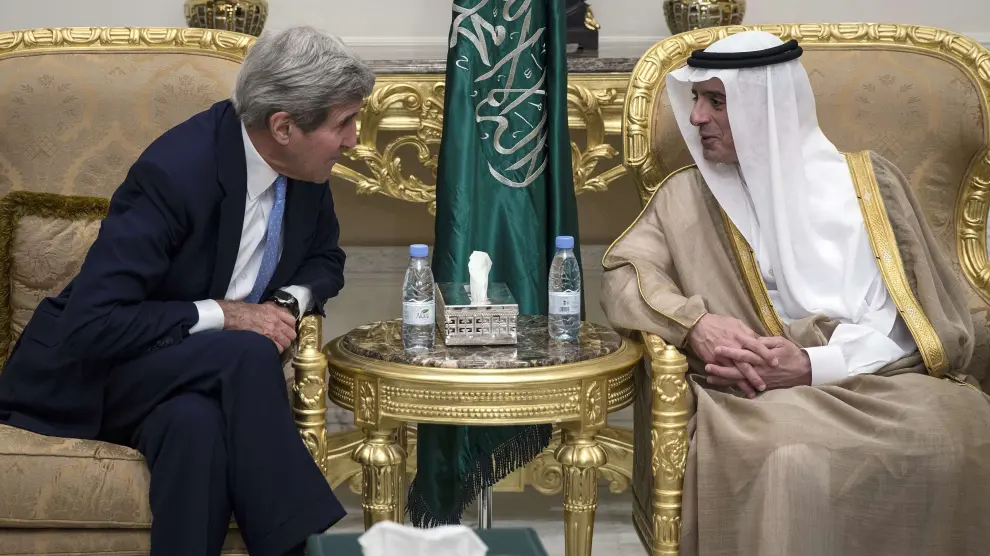Jonh Kerry durante su encuentro con el Ministro de Arabia Saudí.