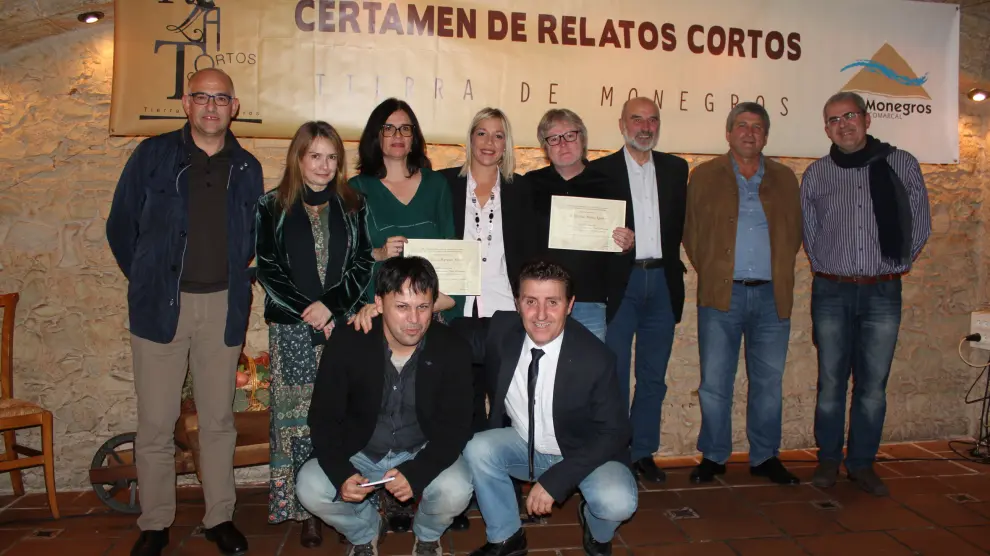 Foto de familia de ganadores y organizadores del certamen.