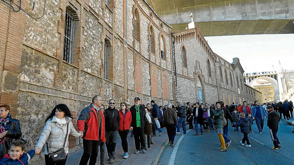 Movilización vecinal para reivindicar la rehabilitación del Asilo de San Julián en 2013.