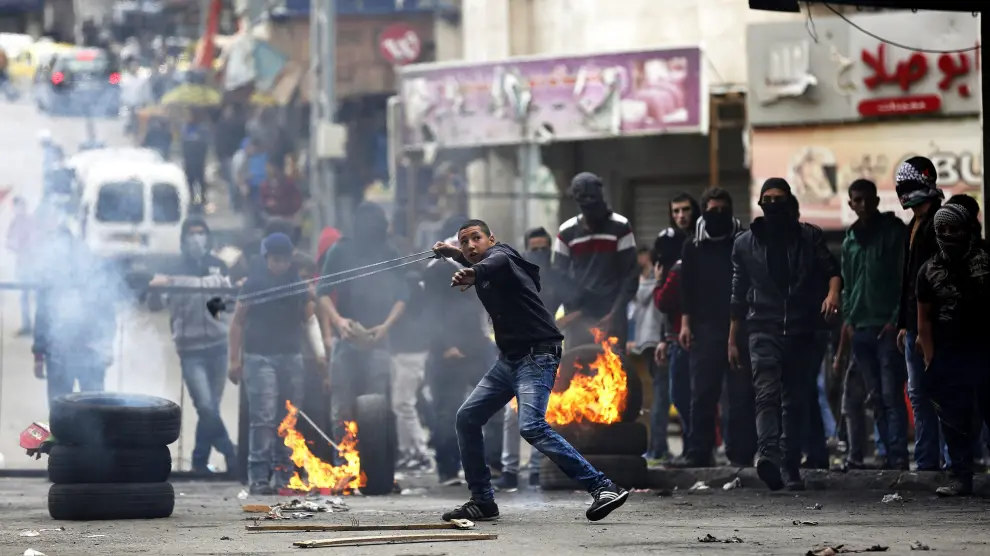 Diez palestinos heridos de bala en protesta.