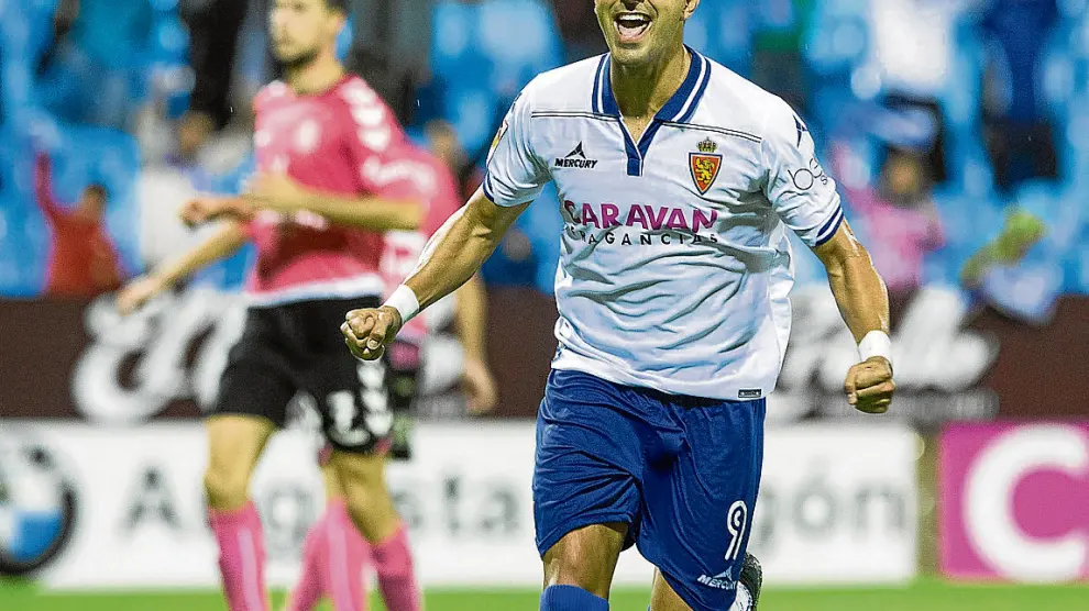 Ángel celebra el tanto que le hizo el pasado 18 de octubre al Tenerife en La Romareda.