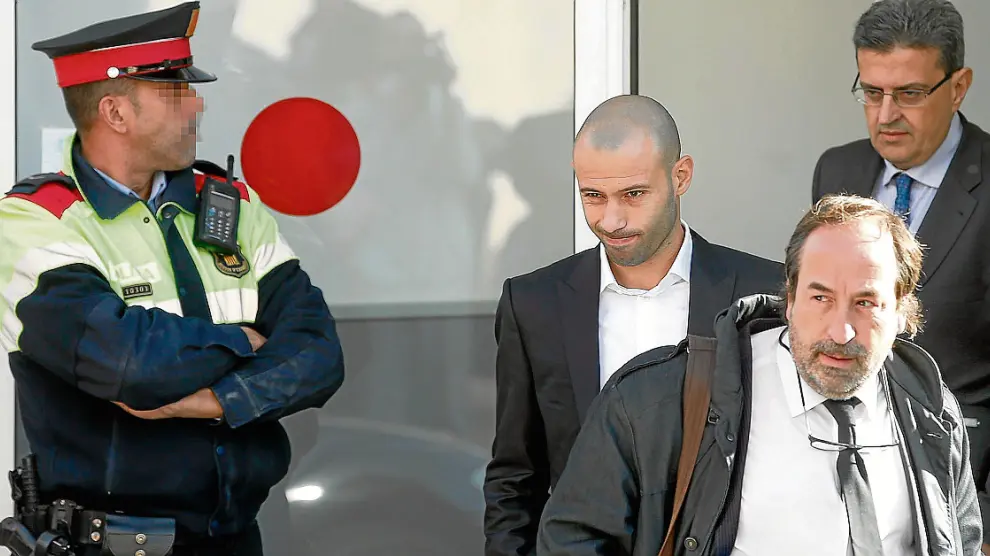 Javier Mascherano, a su salida ayer del juzgado de Gavá.
